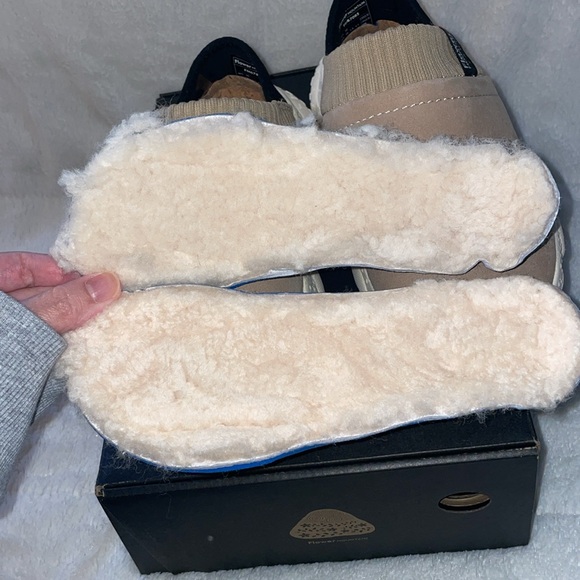 NWT FLOWER MOUNTAIN Camp Uni Slip-On Mouton Leather/shearling - Beige - Picture 11 of 12